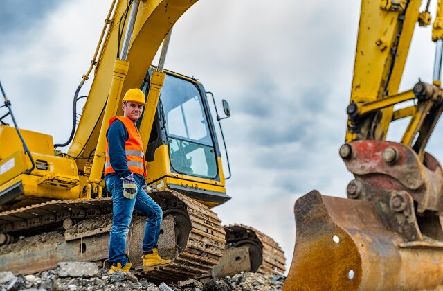Heavy Equipment Operator: Mastering Precision and Power in Construction and Industry 2024